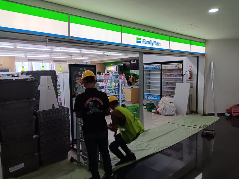Perbaikan Eksterior Store Family Mart