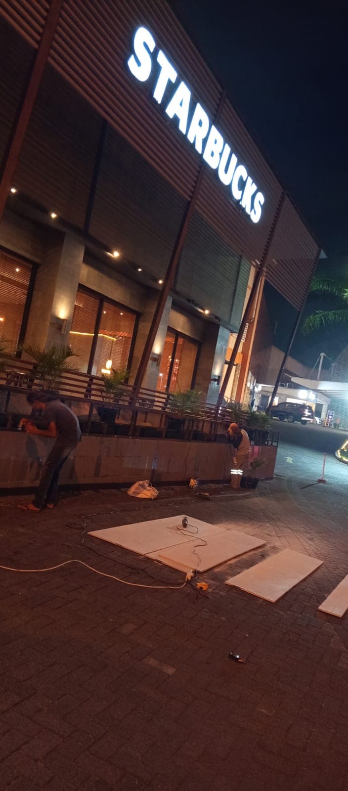 Perbaikan Rangka Besi Eksterior Starbuck